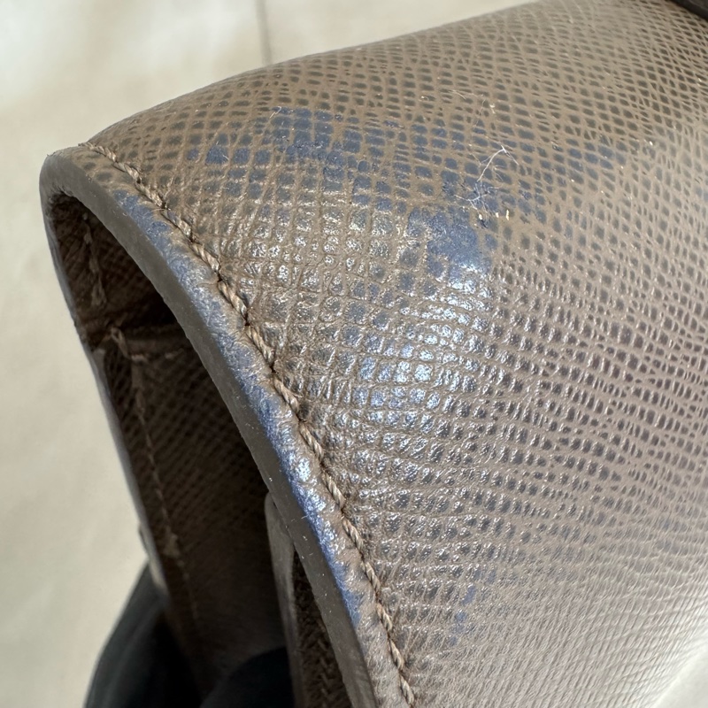 LV 咖啡色 EPI Robusto 1商務包-17