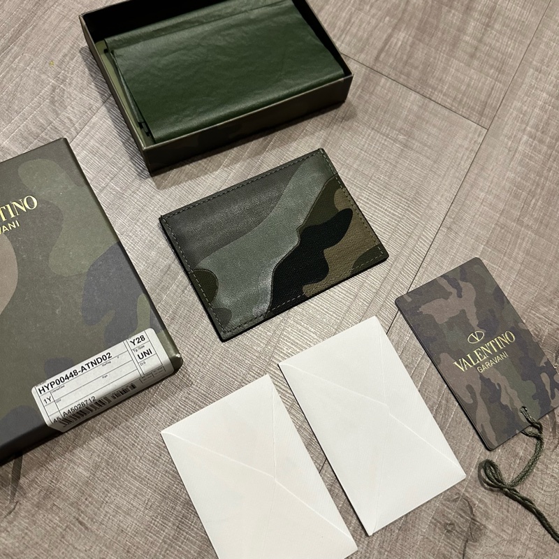 絕版二手近新VALENTINO半皮半布卡夾（綠迷彩）-0