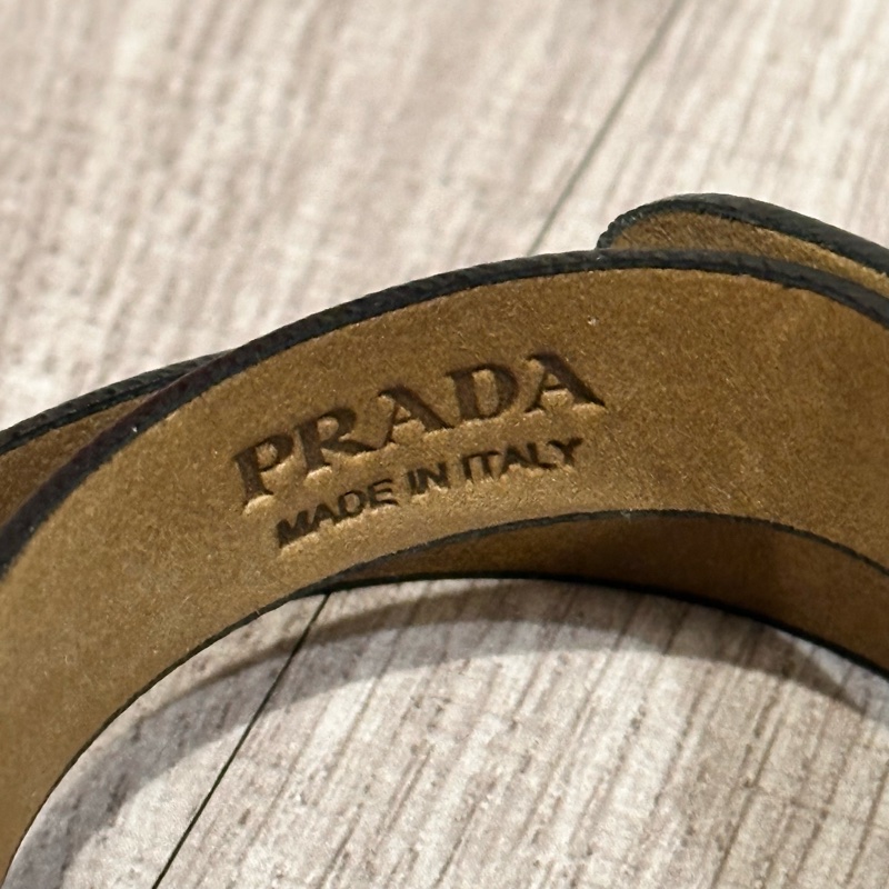 近全新真品PRADA牛皮手環/個性搭配/Rock風/配件/皮質/少見稀有產品-4