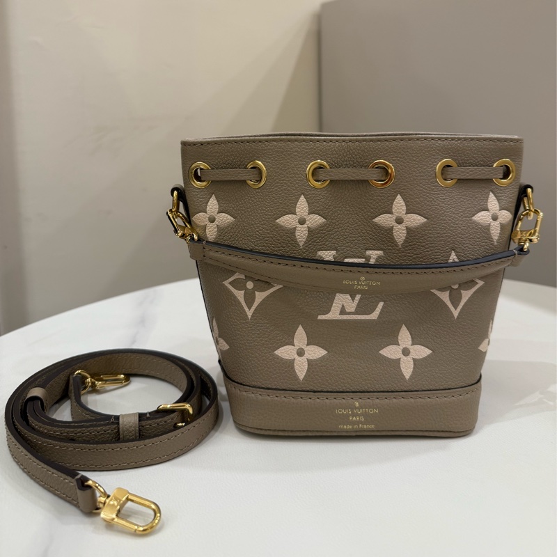 (近全新品況極美)Louis Vuitton LV 路易威登 M46291 NANO NOÉ皮革壓紋迷你水桶包 大象灰-1