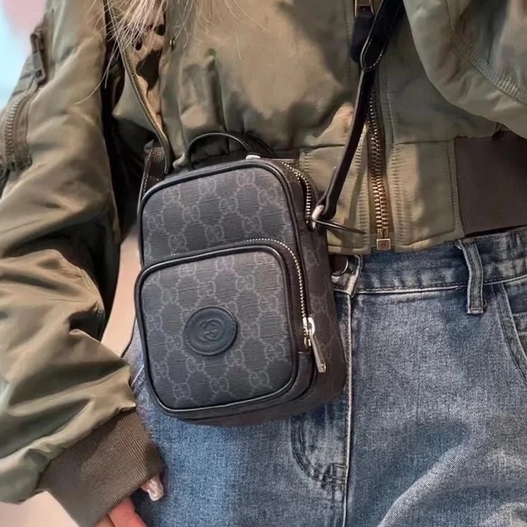 日常必備款🥹Gucci黑色滿印老花logo相機包手機包單肩斜挎包📷-0