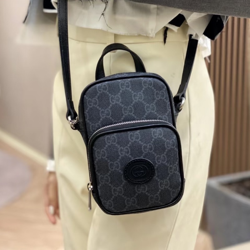 日常必備款🥹Gucci黑色滿印老花logo相機包手機包單肩斜挎包📷-2