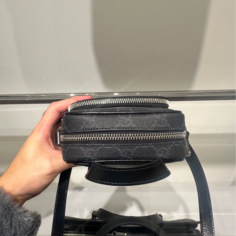 日常必備款🥹Gucci黑色滿印老花logo相機包手機包單肩斜挎包📷-8