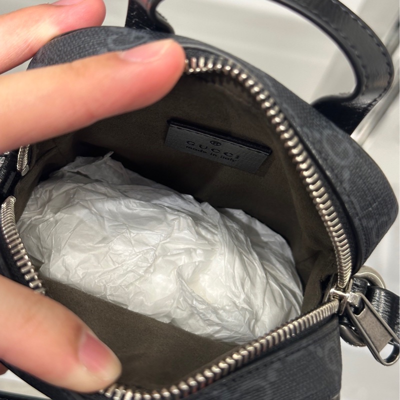 日常必備款🥹Gucci黑色滿印老花logo相機包手機包單肩斜挎包📷-12