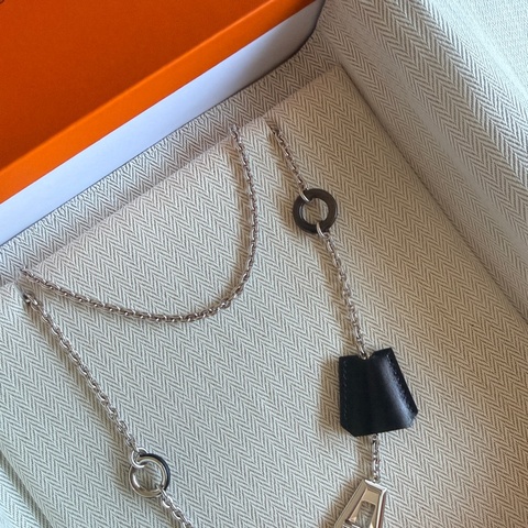 全新未使用 Hermes 愛馬仕Clochette necklace 項鍊 黑色 box皮