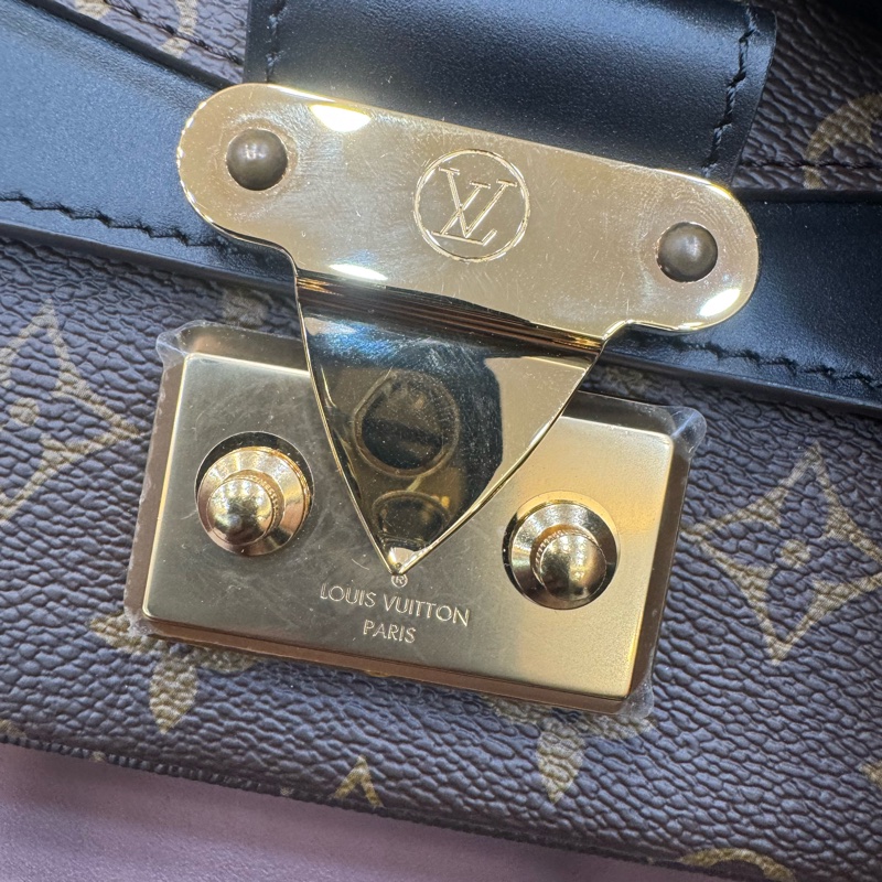 Louis Vuitton-15