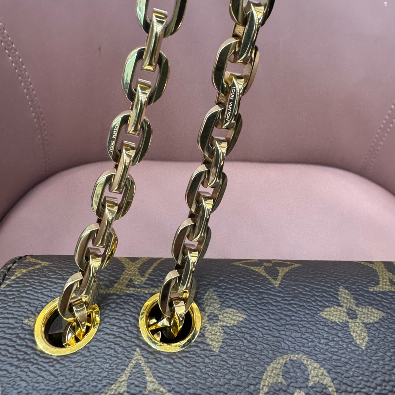 Louis Vuitton-16