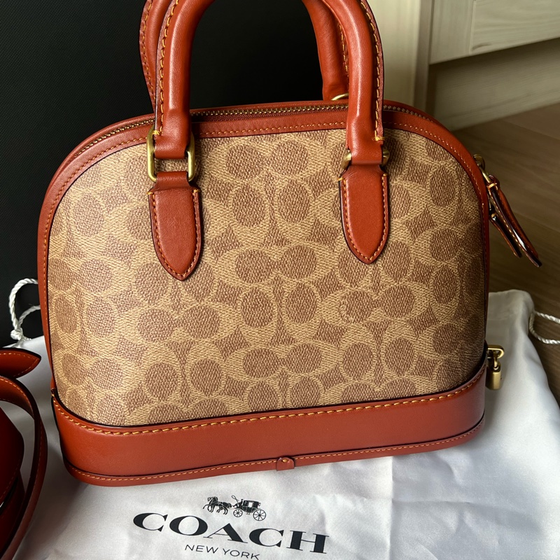 Coach revel經典老花貝殼包 專櫃款貝殼包 手提肩背兩用 近全新-0