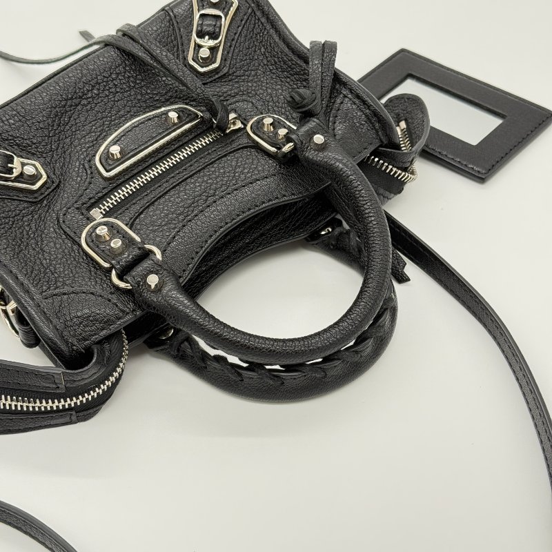 【近新閒置品♥️】BALENCIAGA 巴黎世家 City Nano 迷你號 黑色皮革 銀色金屬 手提包 斜背包(可以調節)-5