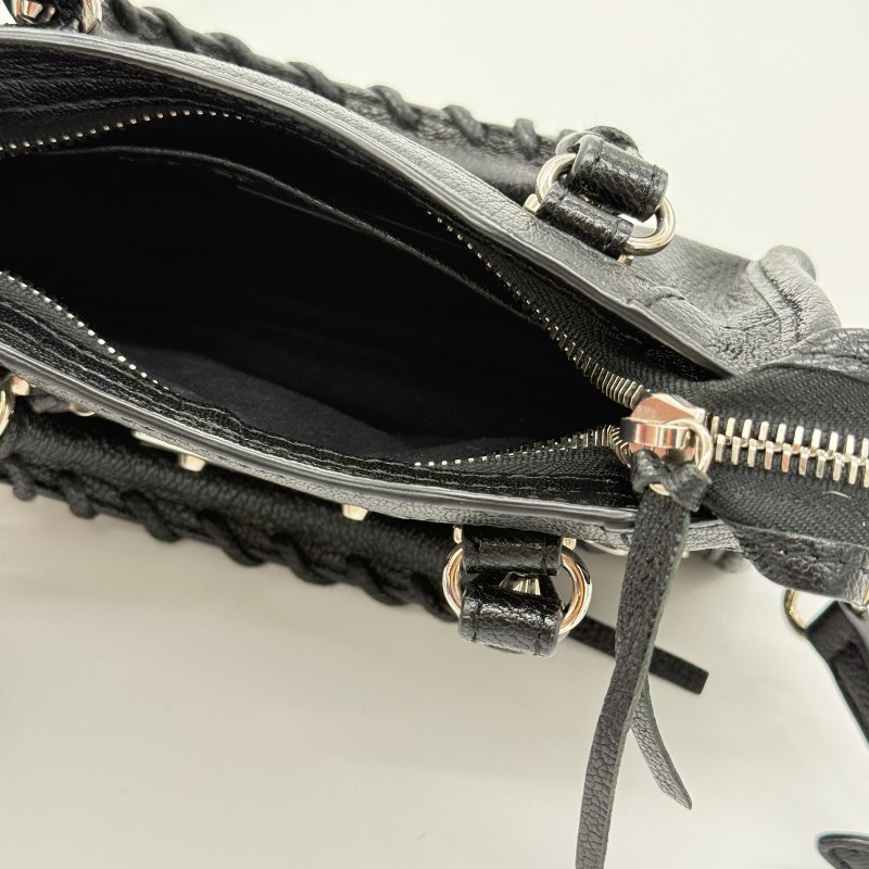 【近新閒置品♥️】BALENCIAGA 巴黎世家 City Nano 迷你號 黑色皮革 銀色金屬 手提包 斜背包(可以調節)-8
