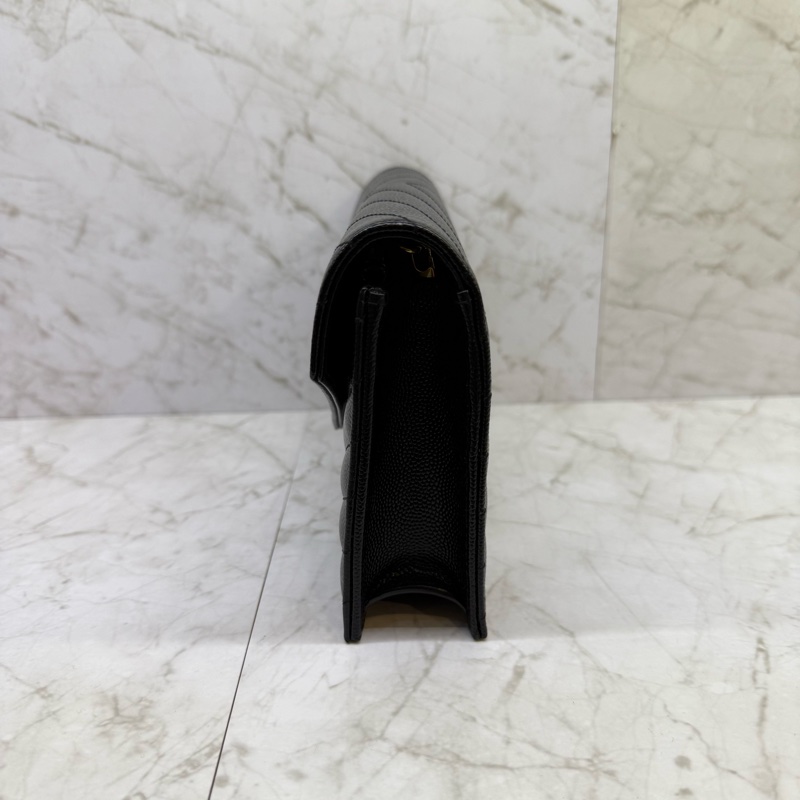 YSL Monogram 金logo粒紋牛皮斜背/肩背信封包_黑-2