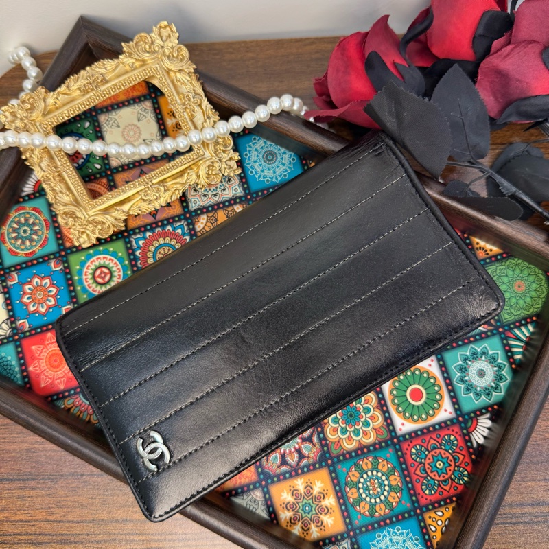 Chanel 黑色縫線對開長夾-1