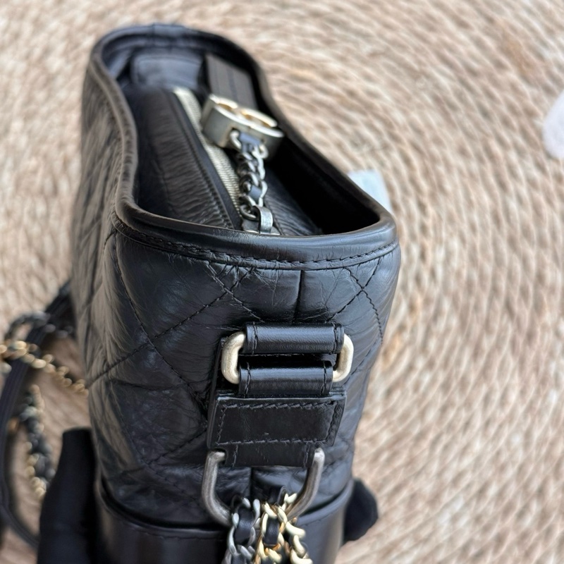 chanel褶皺牛黑金Gabrielle流浪包小號 底長約21cm 年份:27開-7