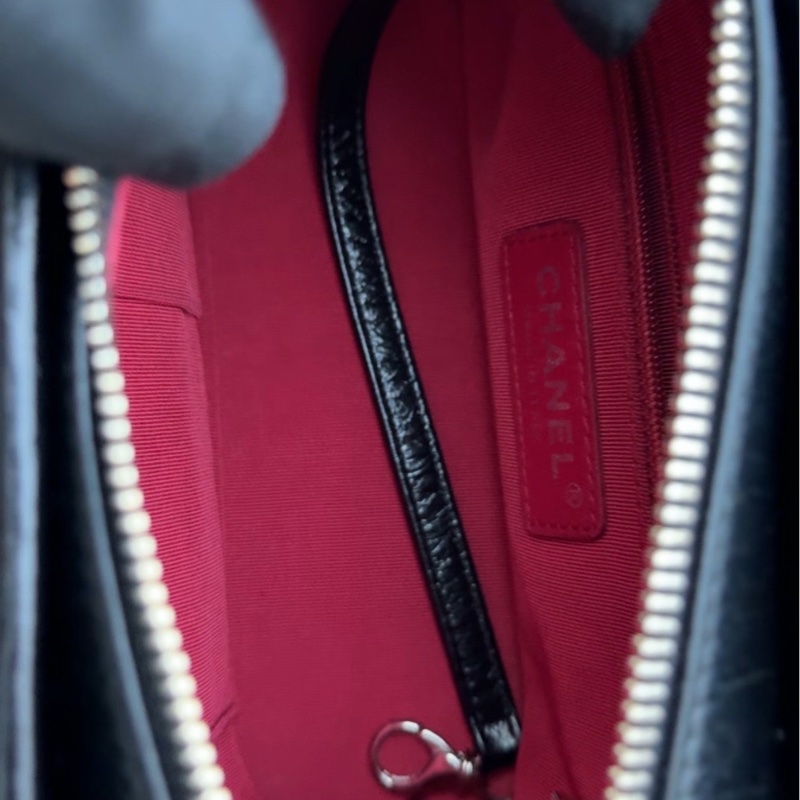 chanel褶皺牛黑金Gabrielle流浪包小號 底長約21cm 年份:27開-10