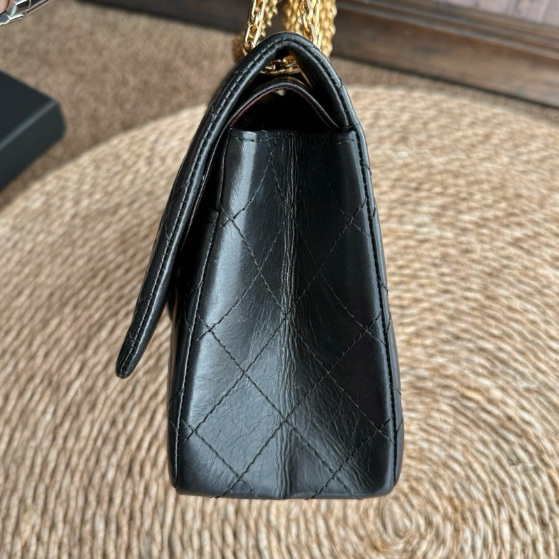 chanel 2.55黑金褶皺牛皮鏈條包中號 尺寸約28底長 附件:保卡 擦包布 說明書 盒子 年份:17開-2
