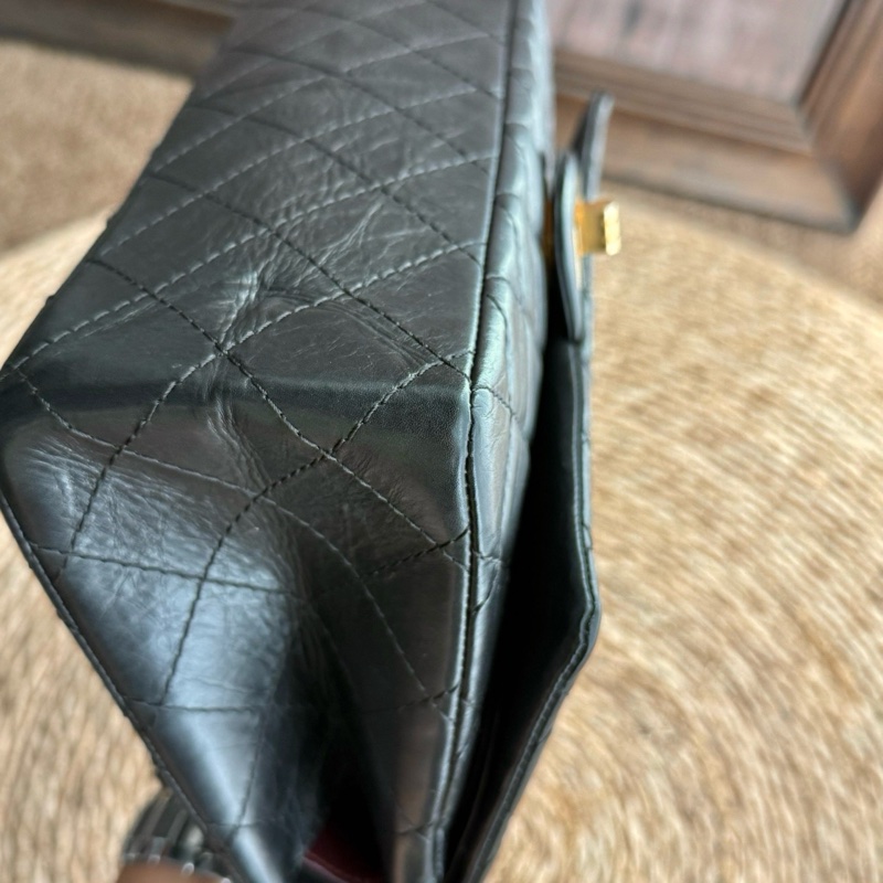 chanel 2.55黑金褶皺牛皮鏈條包中號 尺寸約28底長 附件:保卡 擦包布 說明書 盒子 年份:17開-16