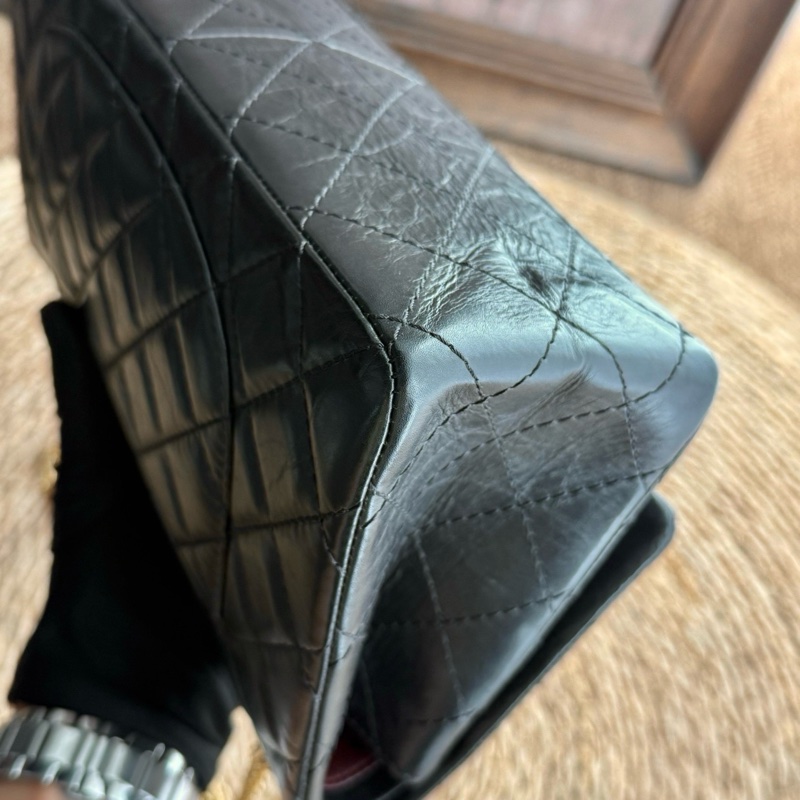 chanel 2.55黑金褶皺牛皮鏈條包中號 尺寸約28底長 附件:保卡 擦包布 說明書 盒子 年份:17開-17