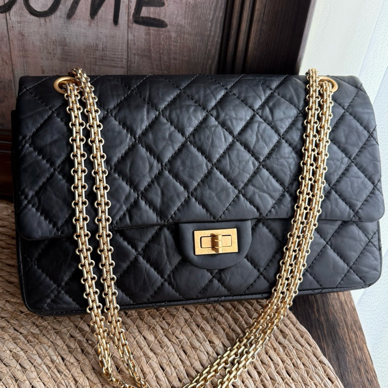 chanel 2.55黑金褶皺牛皮鏈條包中號 尺寸約28底長 年份：16開-1