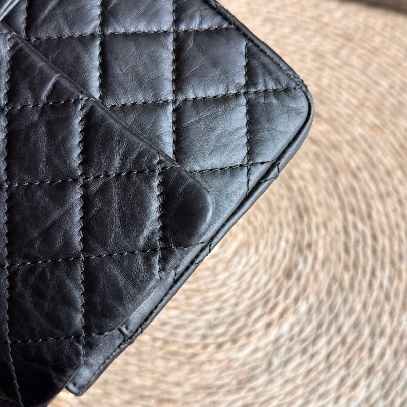 chanel 2.55黑金褶皺牛皮鏈條包中號 尺寸約28底長 年份：16開-10