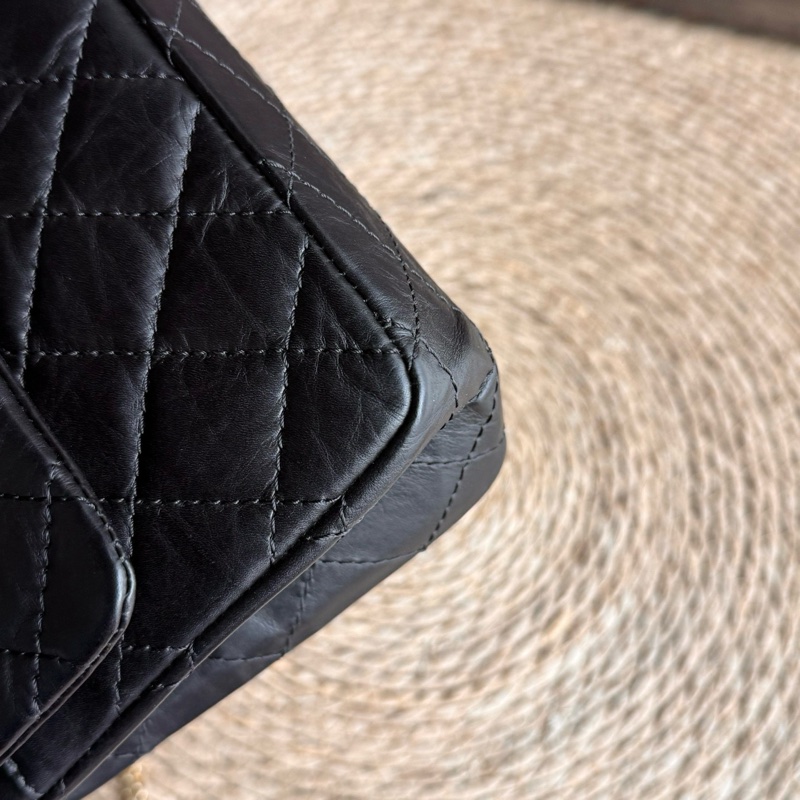 chanel 2.55黑金褶皺牛皮鏈條包中號 尺寸約28底長 年份：16開-11