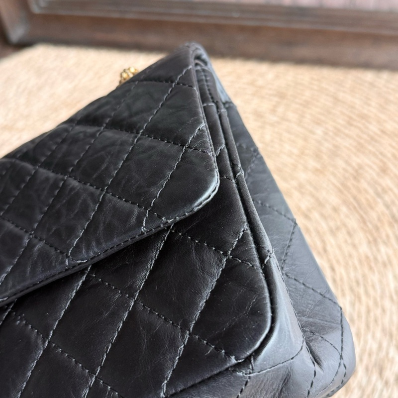 chanel 2.55黑金褶皺牛皮鏈條包中號 尺寸約28底長 年份：16開-13