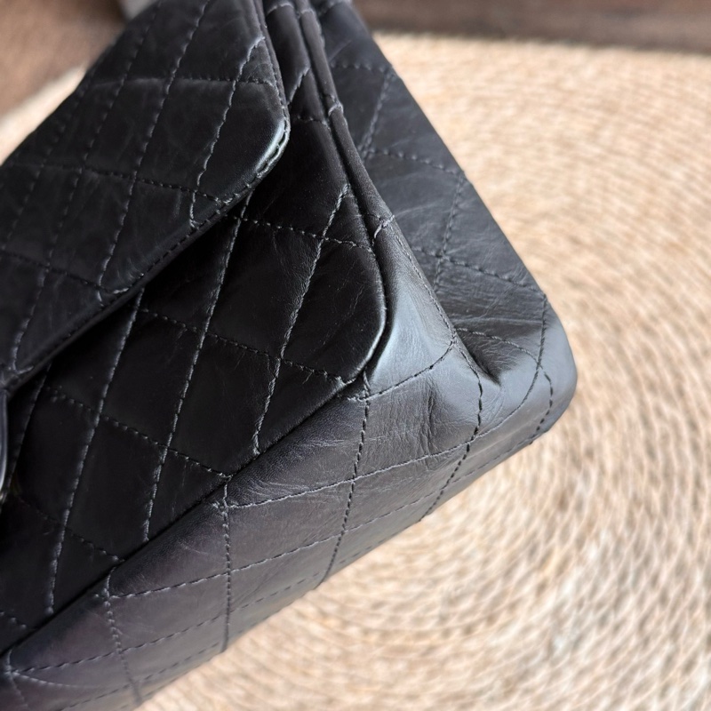 chanel 2.55黑金褶皺牛皮鏈條包中號 尺寸約28底長 年份：16開-14