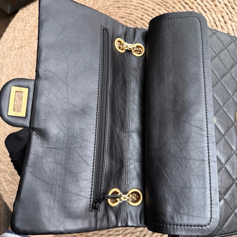 chanel 2.55黑金褶皺牛皮鏈條包中號 尺寸約28底長 年份：16開-16