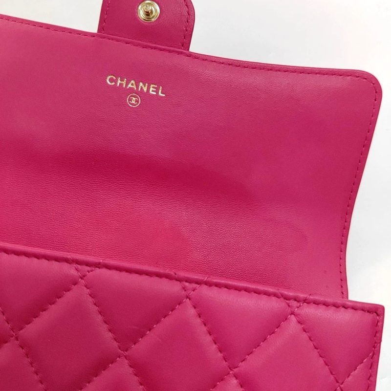 Chanel classic flap 玫紅色牛皮菱格紋手拿包 21開-10