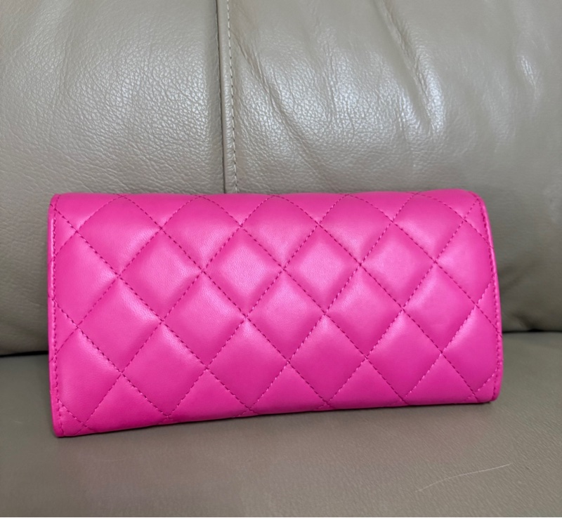 Chanel classic flap 玫紅色牛皮菱格紋手拿包 21開-6