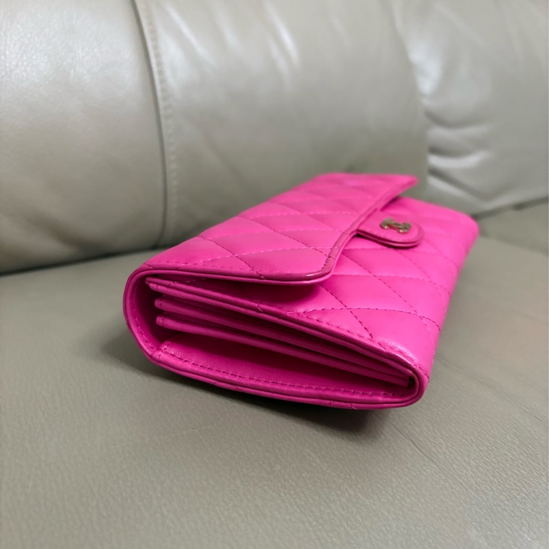 Chanel classic flap 玫紅色牛皮菱格紋手拿包 21開-7