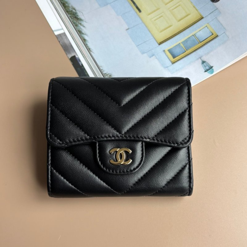 ::CHANEL:: 黑色羊皮山型紋金釦三摺短夾-0