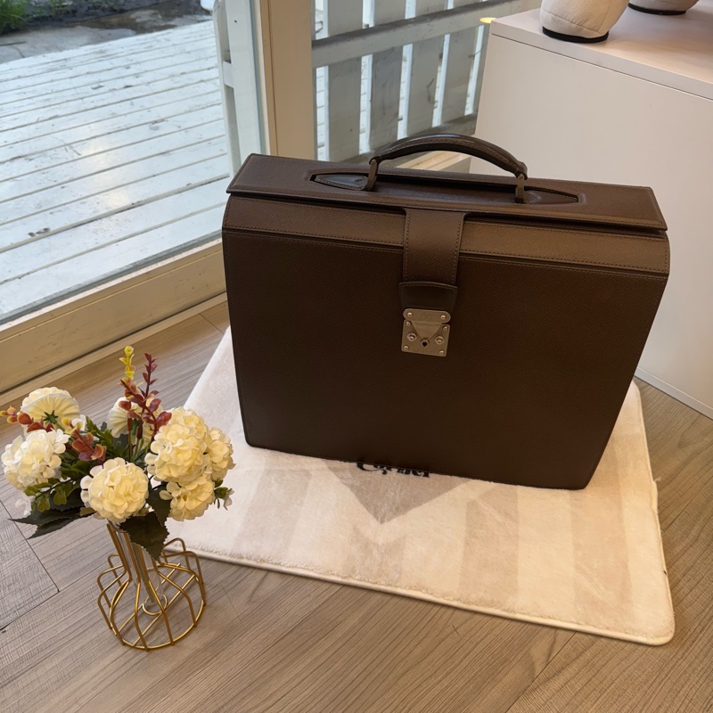 Louis Vuitton 深棕色皮革公事包-1