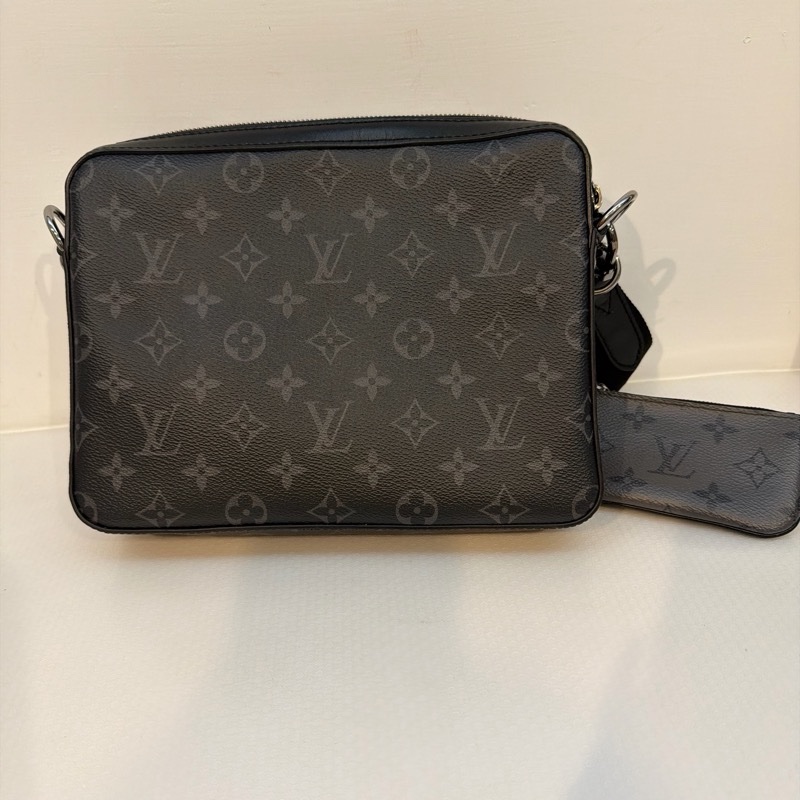 Lv黑灰原花Trio晶片郵差包三合一M69443-9