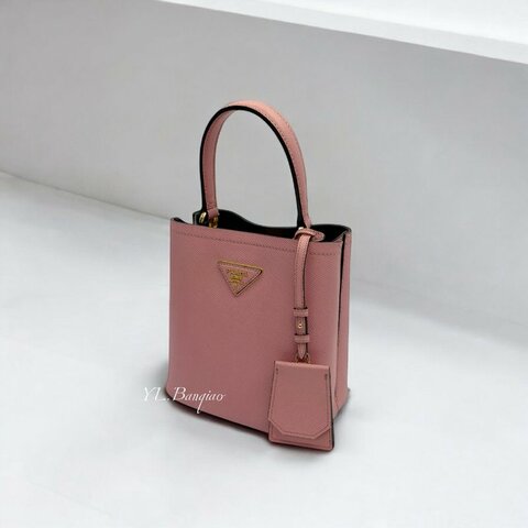 PRADA ouble Saffiano Panier 粉牛皮手提水桶包