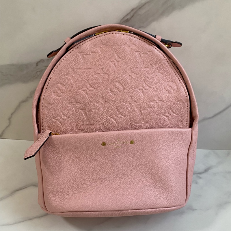LV 壓紋粉色後背包-0
