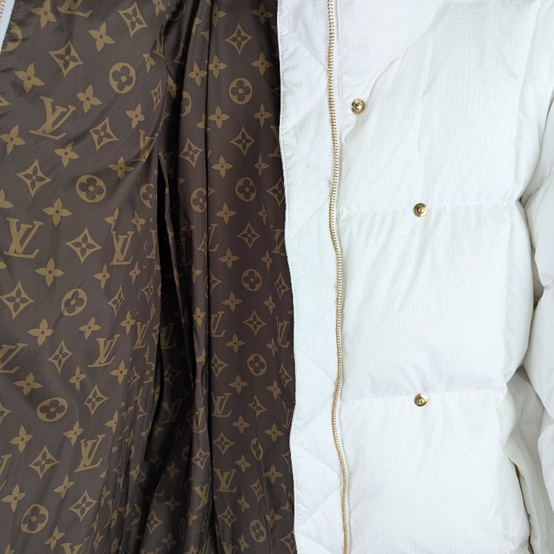 莉亞精品♡LV 羽絨外套 近新閒置 尺碼38-3