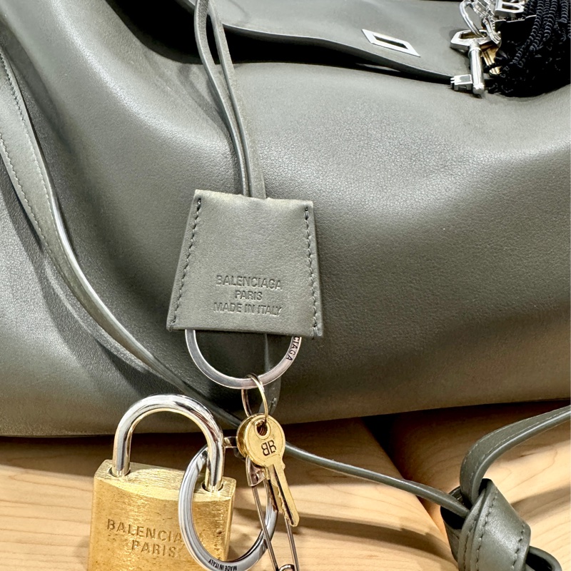 Balenciaga RODEO LARGE HANDBAG USED EFFECT WITH CHARMS IN KAKI-6