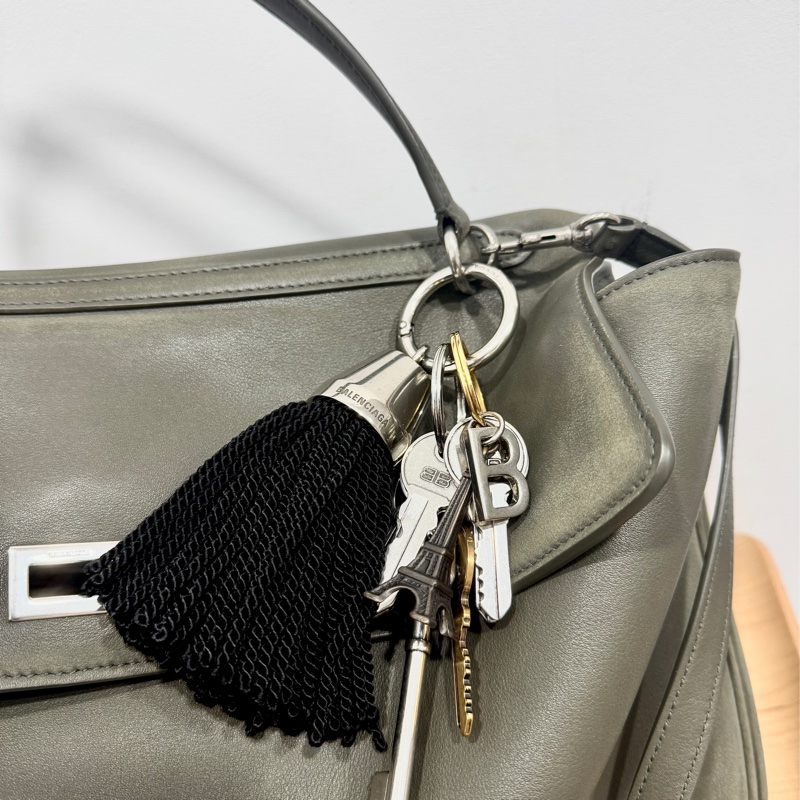 Balenciaga RODEO LARGE HANDBAG USED EFFECT WITH CHARMS IN KAKI-8