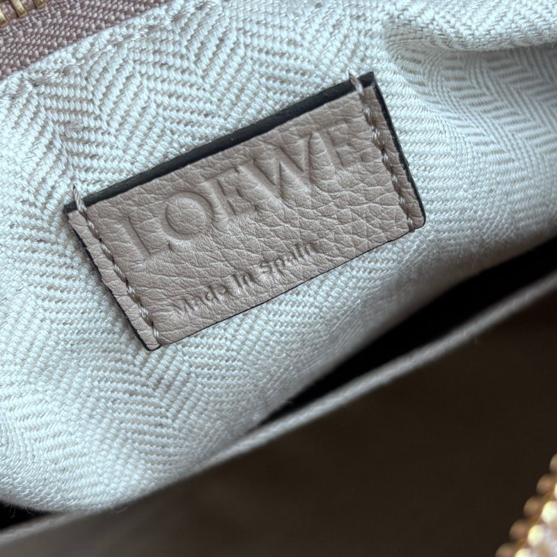 ::LOEWE:: PUZZLE 灰褐色柔軟粒面小牛皮小型 手提斜背兩用包-27