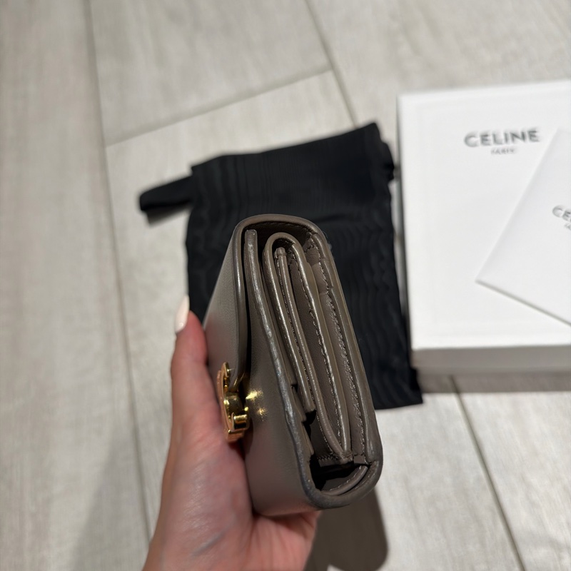 Celine卵石色三折短夾-8