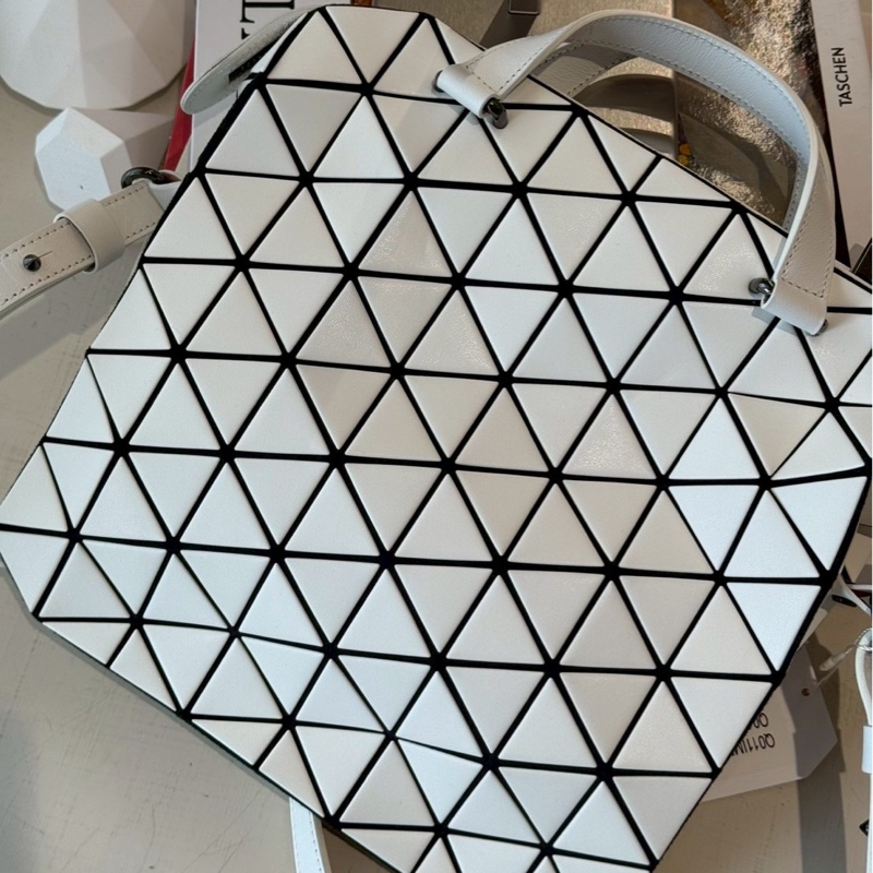 ISSEY MIYAKE BAOBAO 三宅一生 白色手提斜背包-1