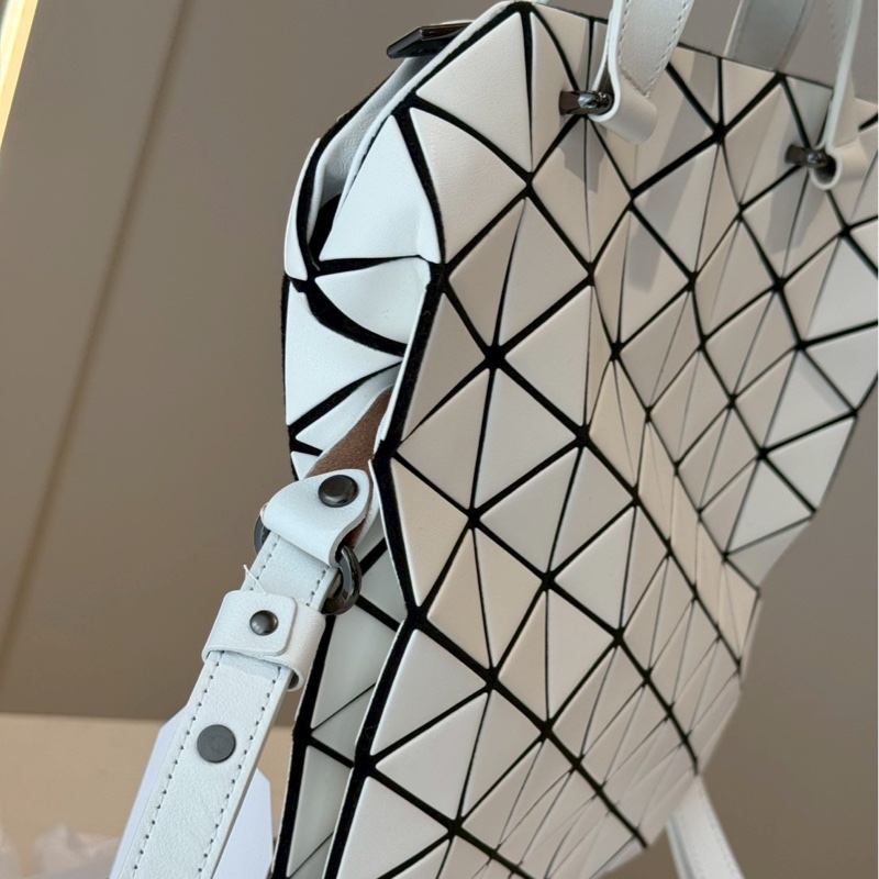 ISSEY MIYAKE BAOBAO 三宅一生 白色手提斜背包-3
