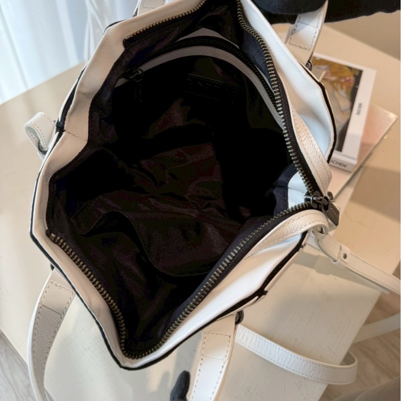 ISSEY MIYAKE BAOBAO 三宅一生 白色手提斜背包-5