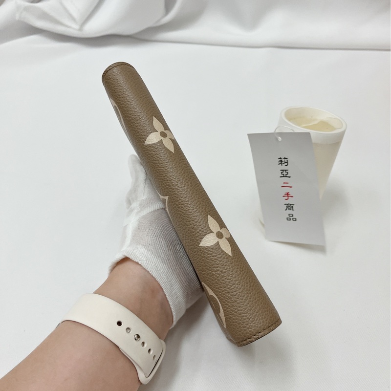 莉亞精品♡LV M81049 信封長夾 斑鳩灰 九新美品-3