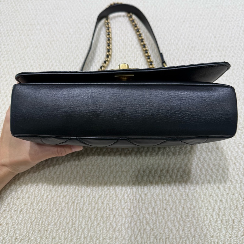 CHANEL - 黑色金釦牛皮下蓋側背肩背包-2