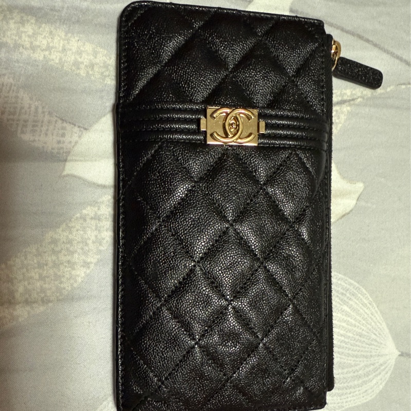 Chanel 黑色荔枝皮金釦Boy拉鍊扁長夾-5