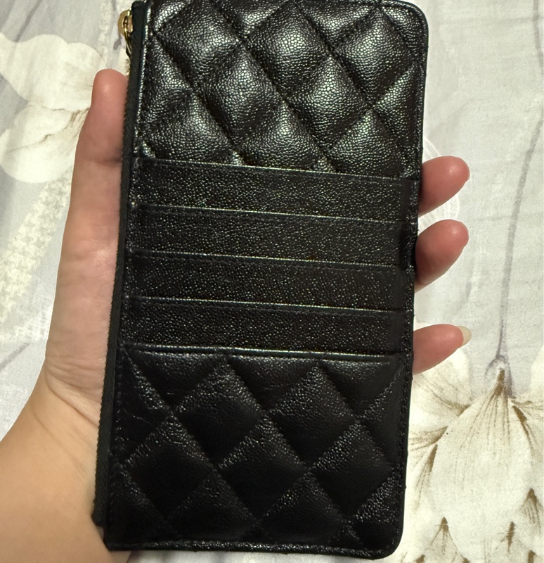 Chanel 黑色荔枝皮金釦Boy拉鍊扁長夾-6