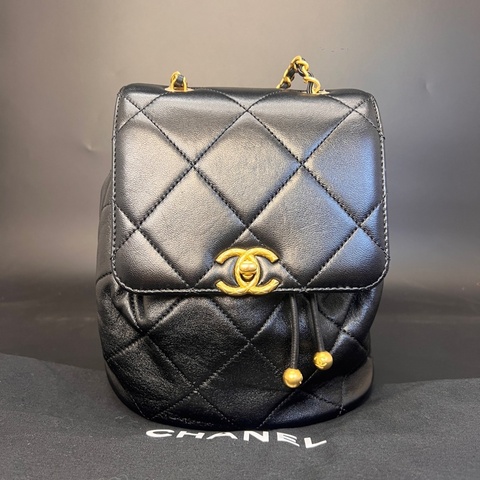 98新 Chanel 香奈兒書包雙肩背包尺寸20.0 × 19 × 12.0  專櫃價49600HKD