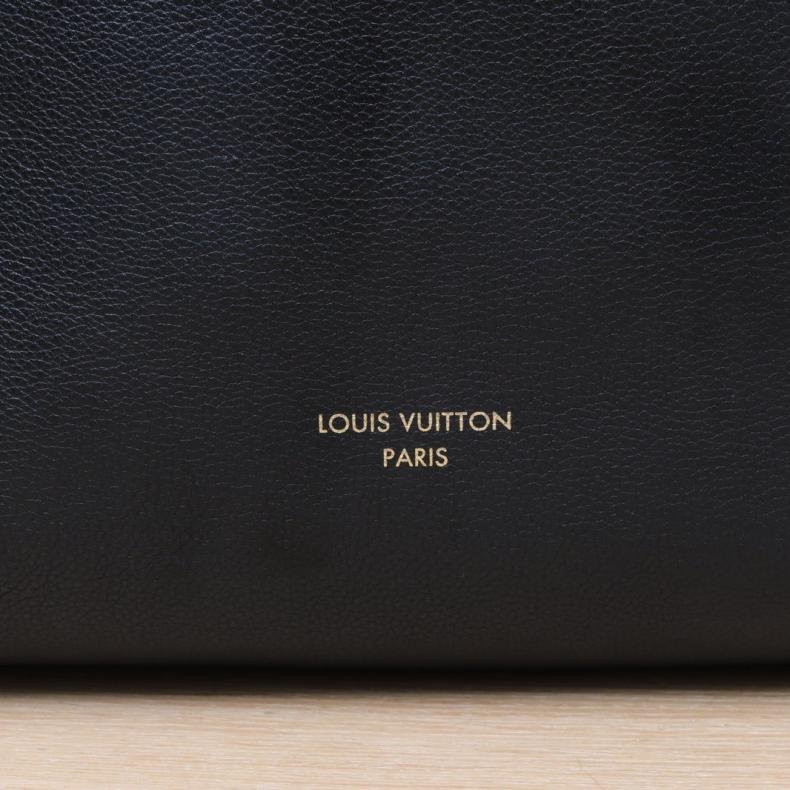 LOUIS VUITTON 黑色牛皮金扣晶片Lowkeyhobo中號側面鎖頭托特包肩背包-4