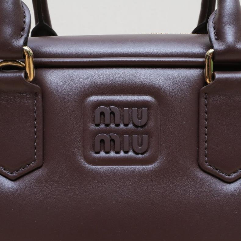 MIUMIU Arcadie大號27深巧克力色牛皮肩背包-4